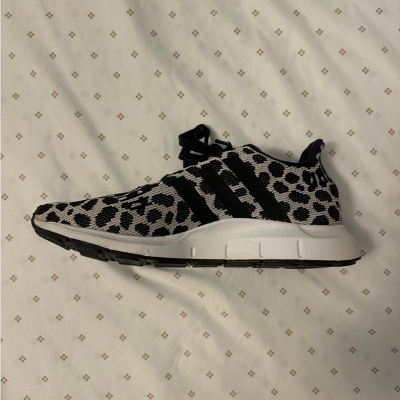Adidas Cheetah Tennis Shoes - Picture 4 of 5
